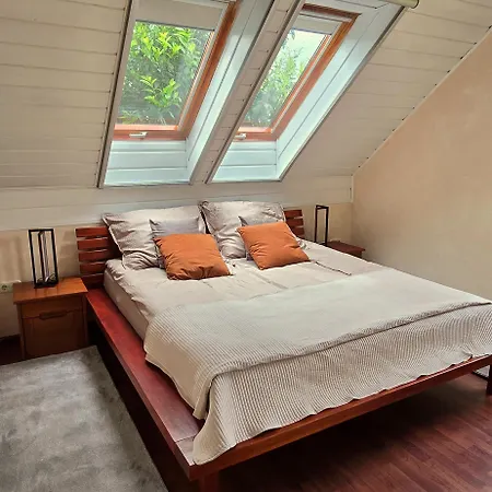 דירה Sajkod-az Oeboel Csendje